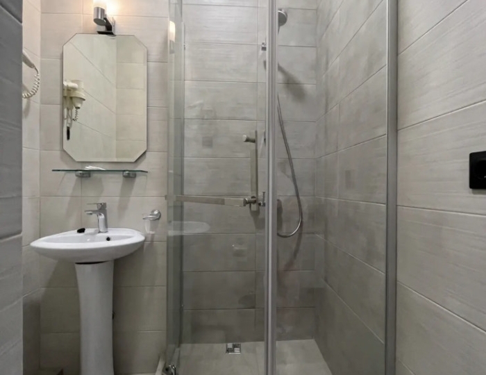 Стандарт 2-местный 1-комнатный с балконом, главный корпус 3, еврономер - Дом отдыха «Мидель Гагра»