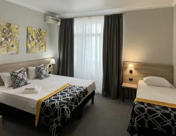 Стандарт 3-местный 2-комнатный с балконом, корпус 1, еврономер - Дом отдыха «Мидель Гагра»